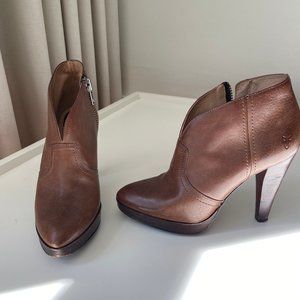 Frye Harlow Campus Bootie, 6.5 -- fits like a 7+